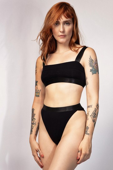 CALCINHA PRETA CAVADA ALÍCIA